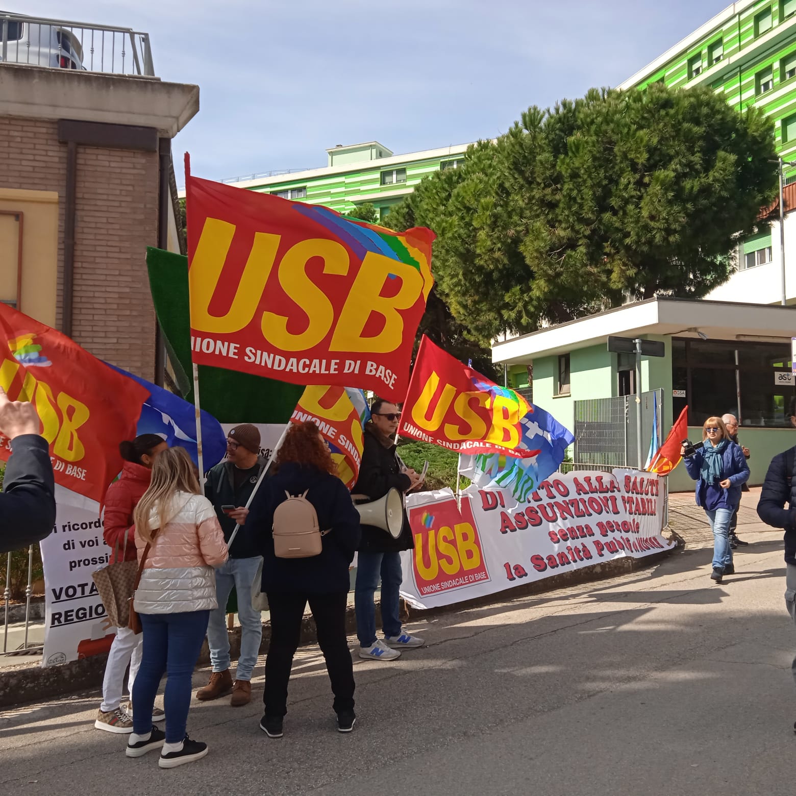 USB Sanità Marche. Partecipata manifestazione davanti Ospedale di San Benedetto del Tronto